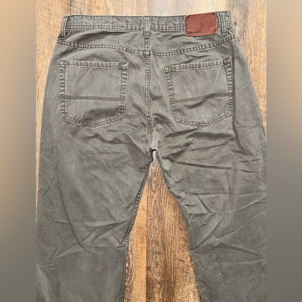Mens Classic Fit Dockers - Picture 4 of 5